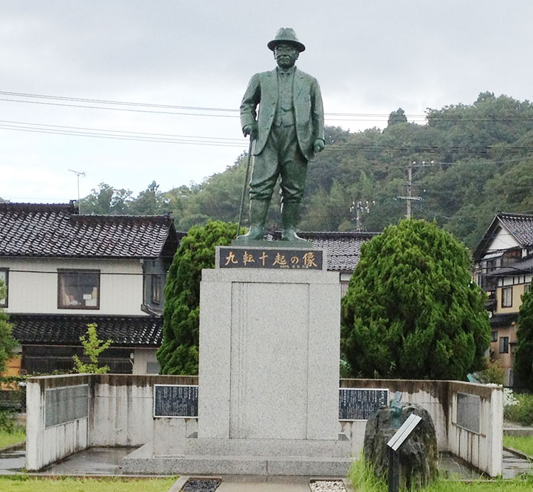 浅野総一郎の銅像